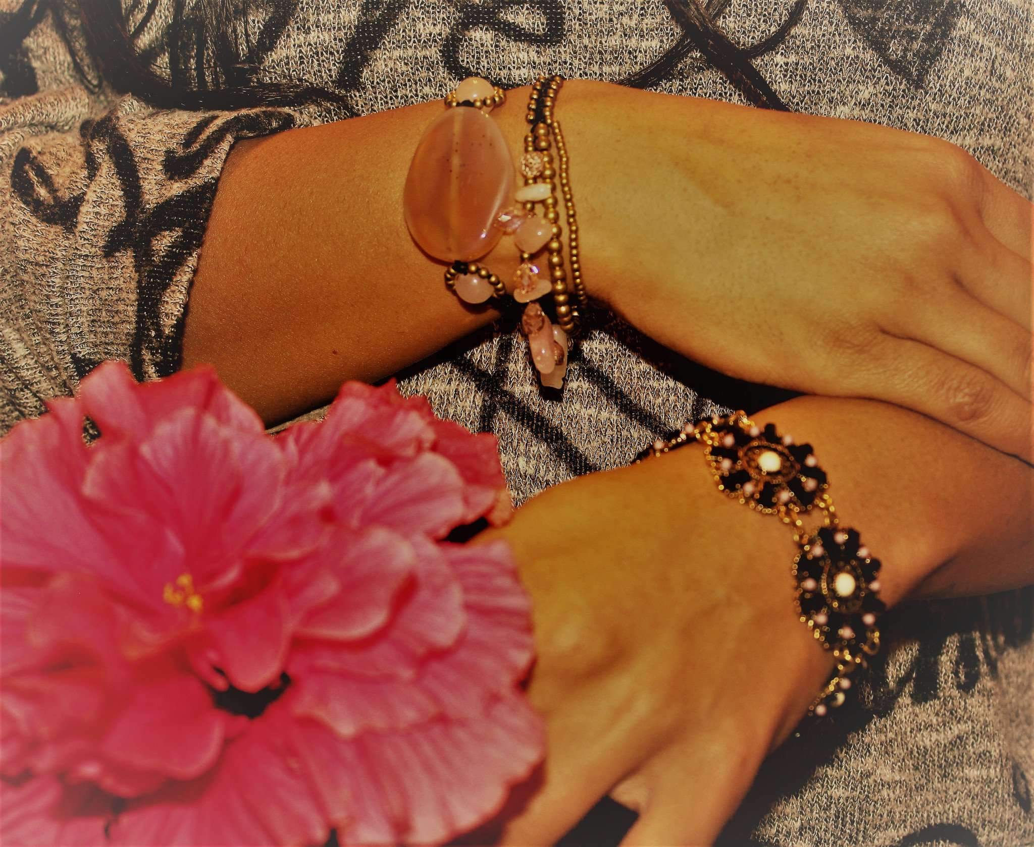 Peach Agate Slice & Rose Quartz Bracelet - Crystals & Gemstones