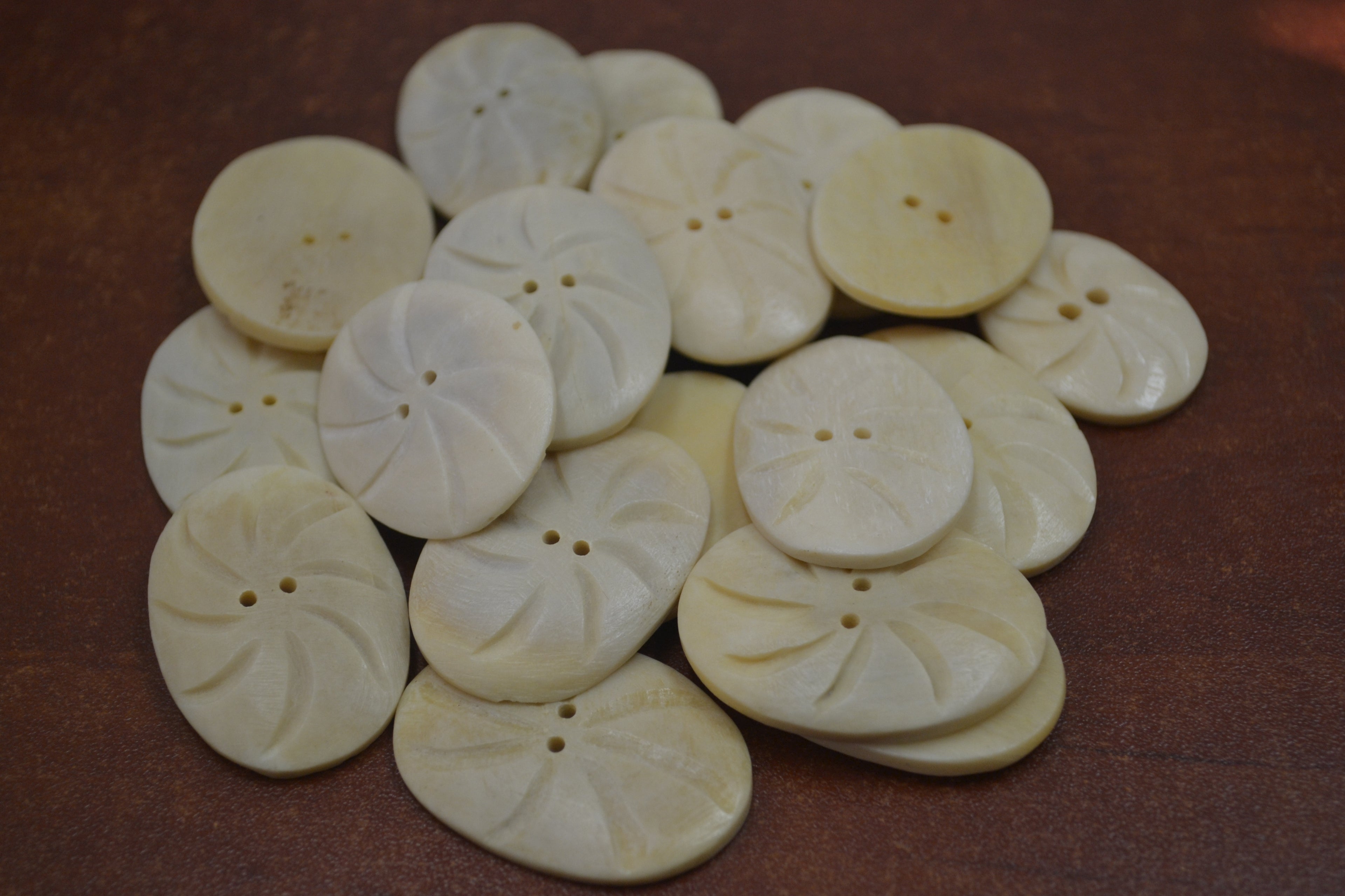 Swirl Carved Oval Buttons – 50 Pack - Artisan Craft Supplies