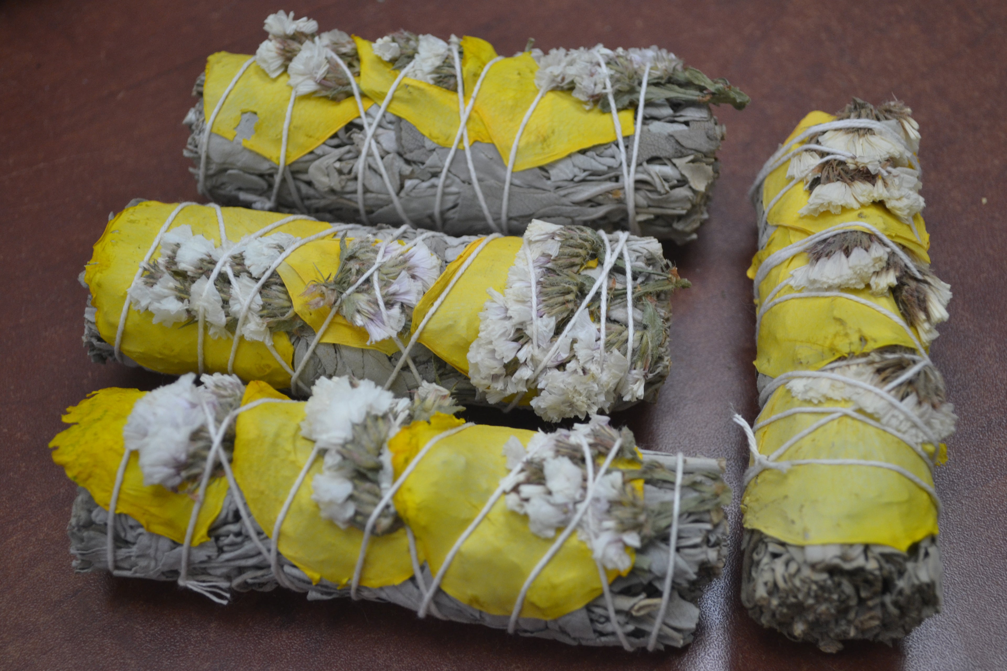 White Sinuata & Yellow Pellet Sage Smudge Set - Sacred Smudging & Cleansing