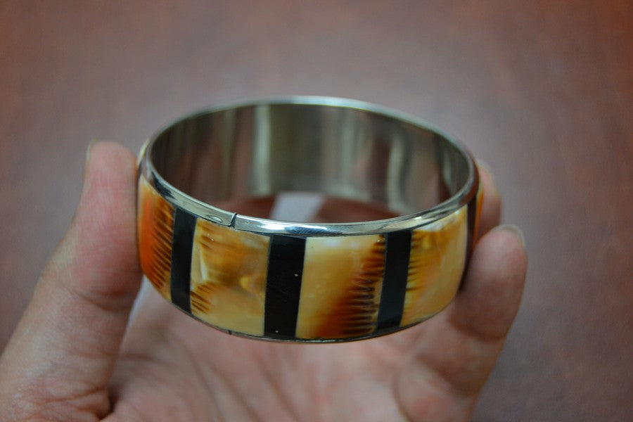 Lion Paw Shell Bangle Bracelet - Shell & Ocean Jewelry