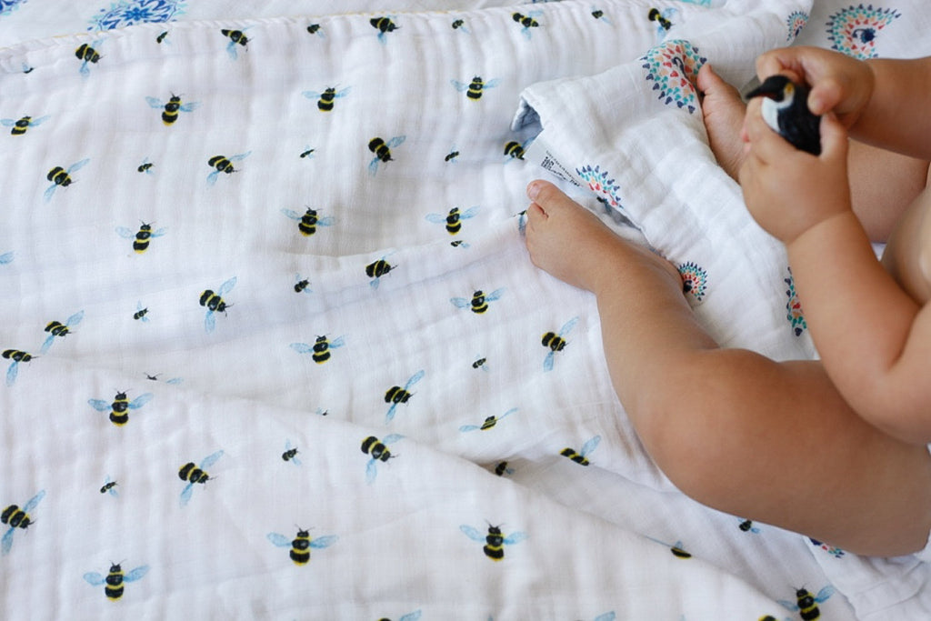 Organic Snug Blanket Bees Design - Artisan Home Decor
